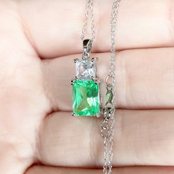 10k Green White Sapphire lab created emerald princess cut gold LGL necklace‌‌ - Picture 3 of 8